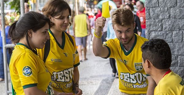 Students use ‘yellow card strategy’ during World Cup evangelism