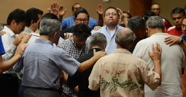 Pastors rally to pray at the border