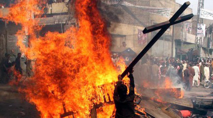 pakistan burn christian homes425