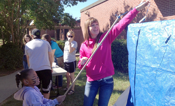 ETBU freshmen lead fall festivals at elementary schools
