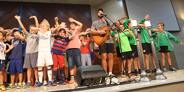 DBU students present the gospel to children and youth in Spain