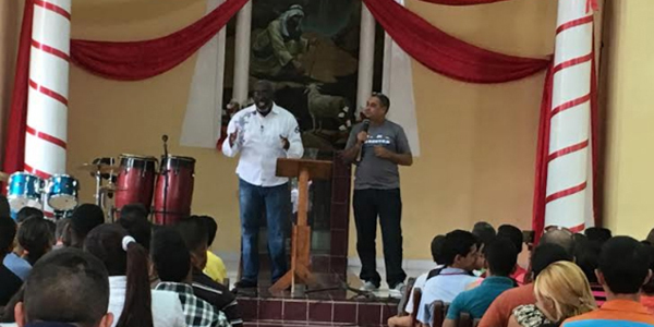 Texas Baptists make Cuban connection