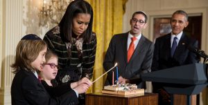 Obama signs bipartisan International Religious Freedom Act