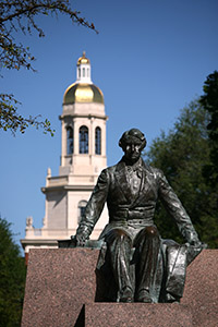 Baylor Statue 200